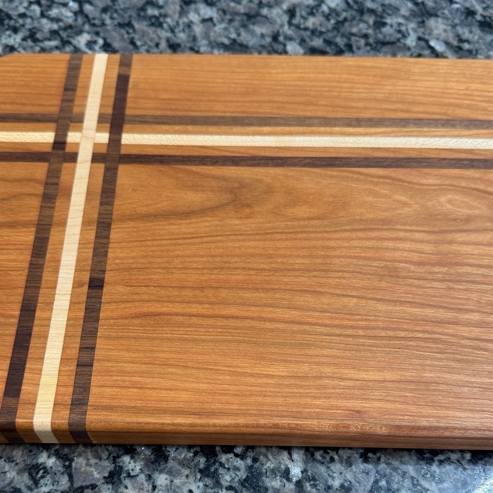 Wooden Cutting Board with Striped Design NEW - Picture 6 of 10